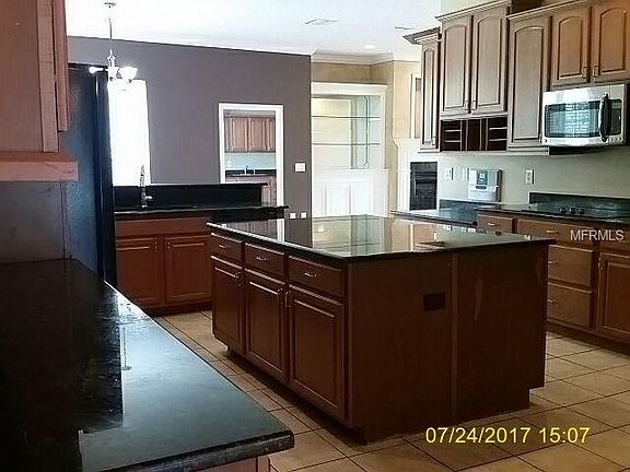 5th image of 2102 Oak Hill Dr