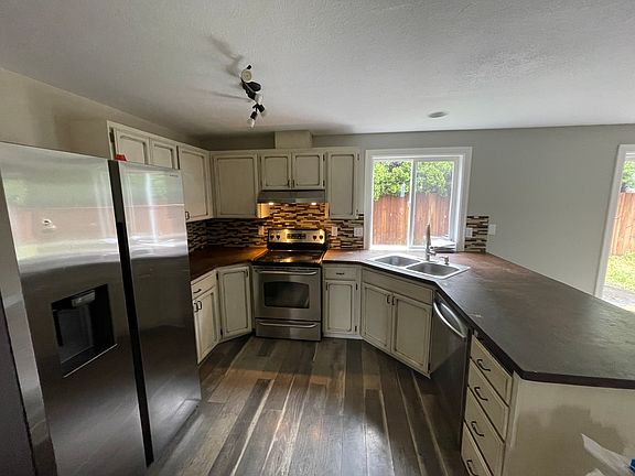4th image of 2191 Dahlia St