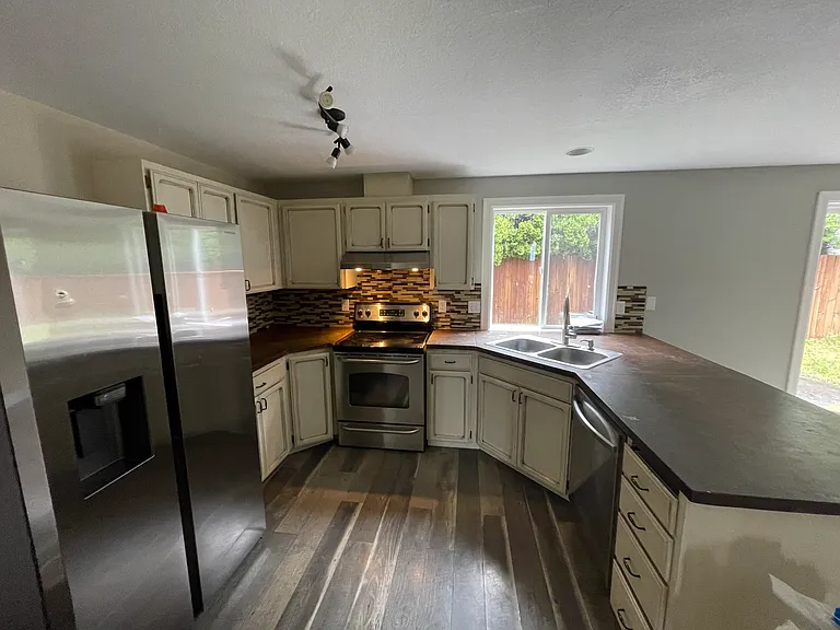 2191 Dahlia St — Photo 4