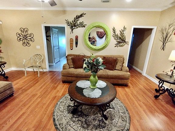 2nd image of 3934 Pecan Dr