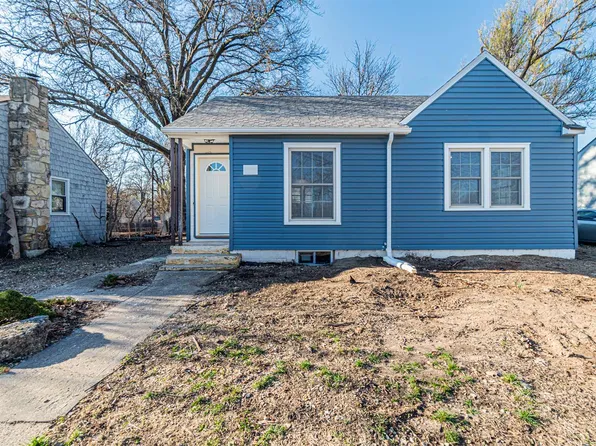 523 W Pine St, Junction City, KS 66441