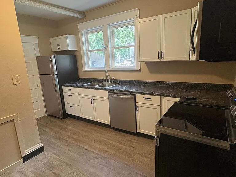 1114 N University Dr — Photo 18