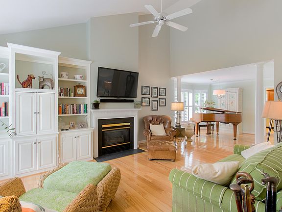 Gas logs,built in cabinets