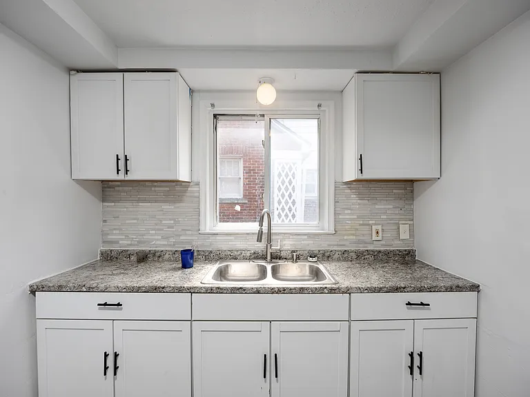 15344 Stout St — Photo 8