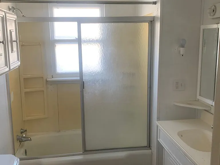 630 N Stephens Ave — Photo 3