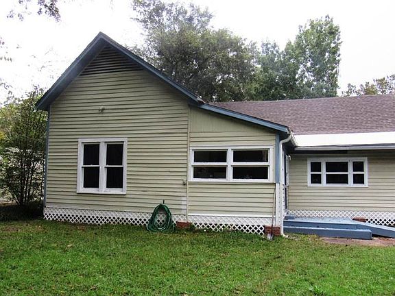 4th image of 106 W Clarksville St