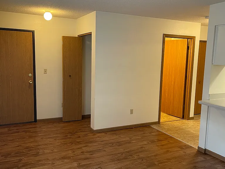 429 S Van Buren St #5 — Photo 7