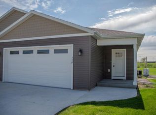 706 Laurie Ann Cir #29, Watertown, WI 53098
