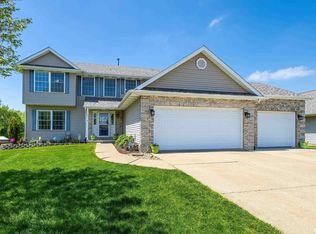 5648 Belle Ct, Davenport, IA 52807