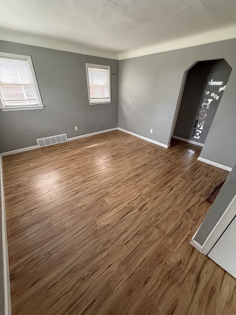 3 bed, 771 sqft, $1,250 — Photo 3