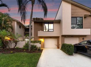 6077 Glendale Dr, Boca Raton, FL 33433