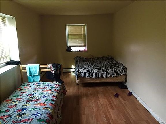 3rd image of 80 Taft Ave APT 4