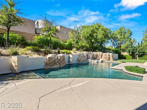 3rd image of 21 Highland Creek Dr