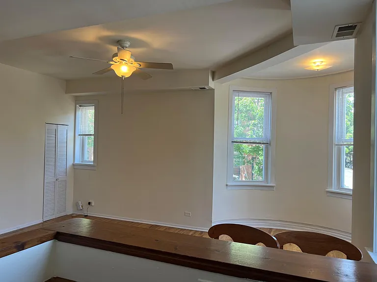 2558 N Southport Ave #2 — Photo 7