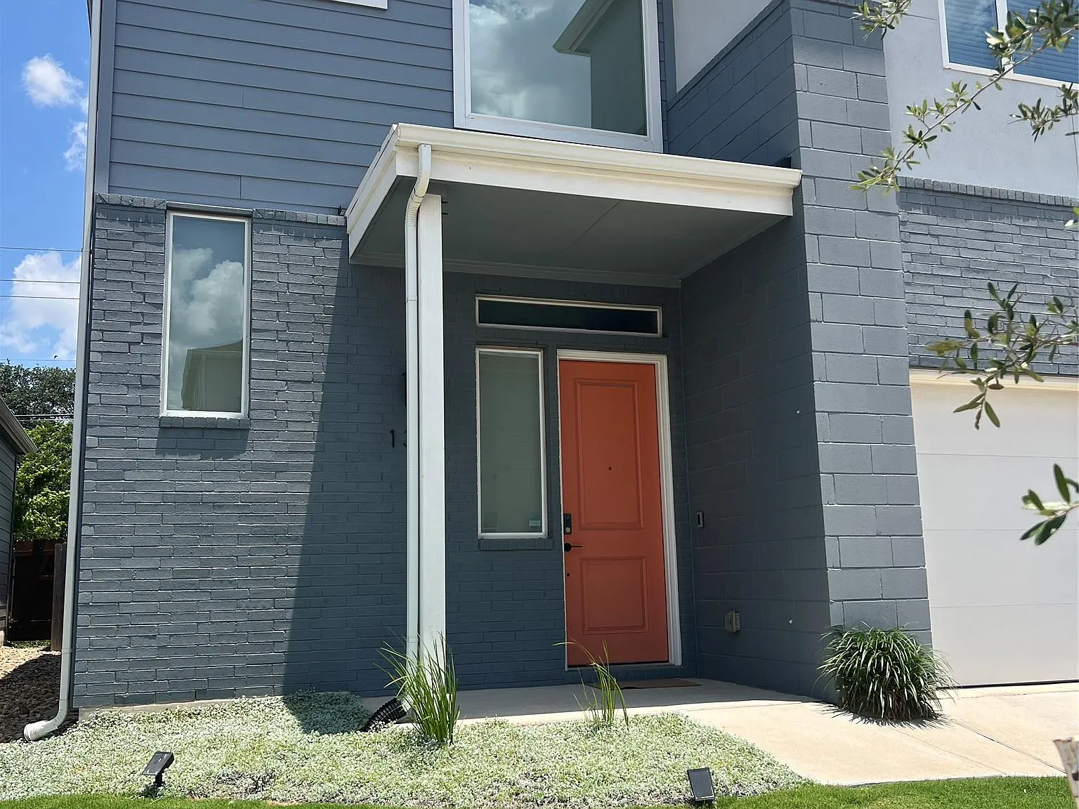 3 bed, 2.5 bath, 1794 sqft, $2,300 — Photo 2