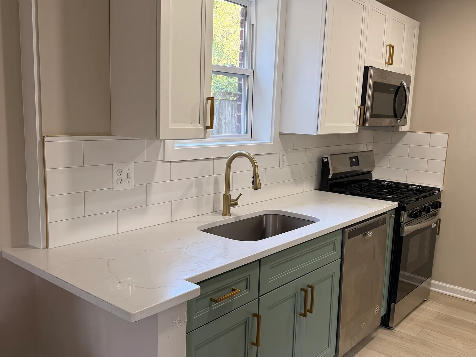 1 bed, 10000 sqft, $1,700 — Photo 2