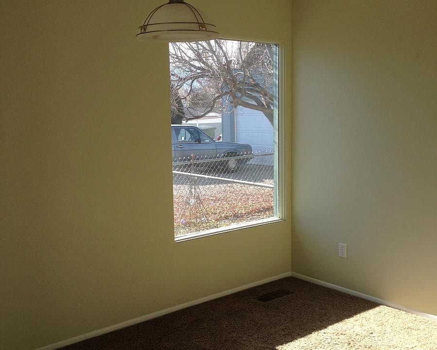 Dining room gets great morning sun.