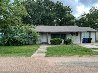 317 E Union St, Eagle Lake, TX 77434