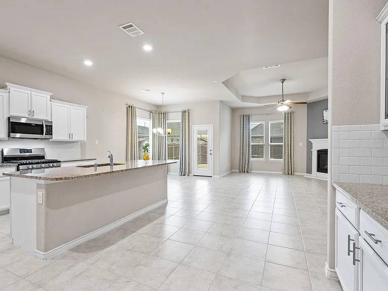 2104 Lake Cliff Dr — Photo 8