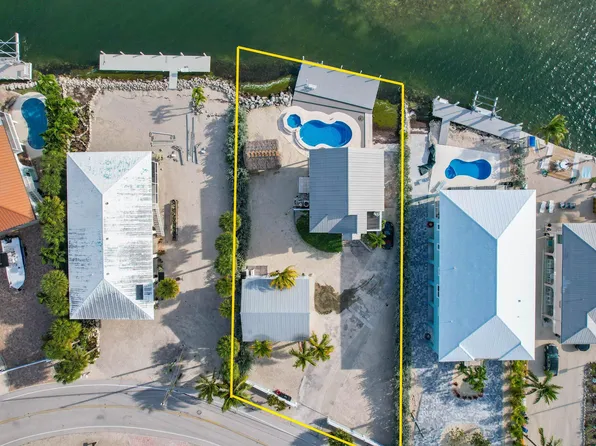 27450 W Indies Dr, Ramrod Key, FL 33042