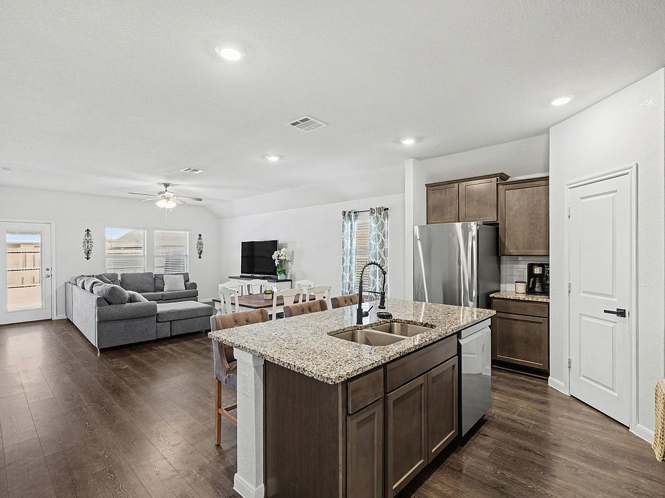 1st image of 706 Spur Rdg