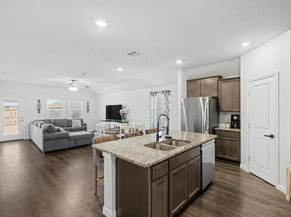 706 Spur Rdg, Princeton, TX 75407