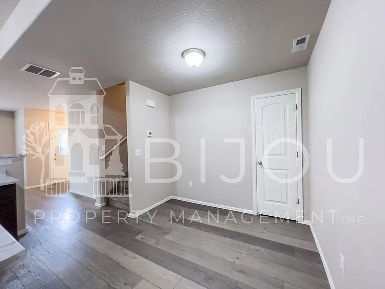 7661 Silver Larch Point — Photo 6