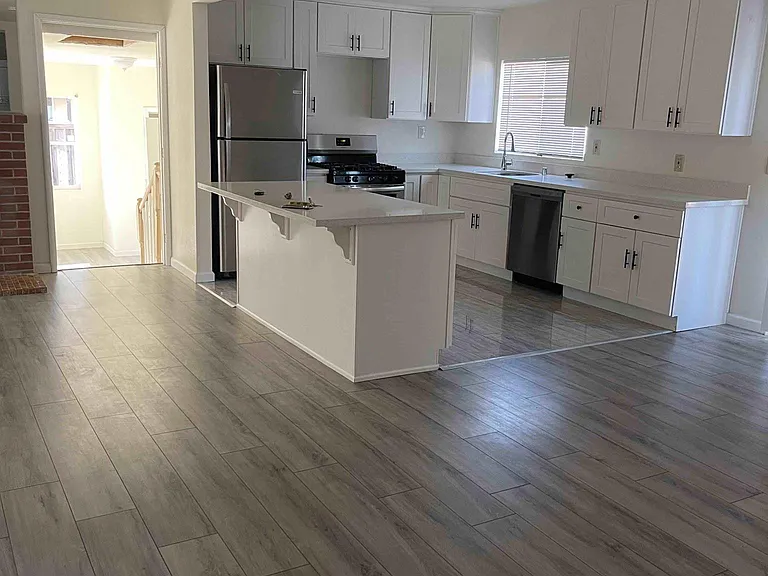 129 Pioneer Ave — Photo 1