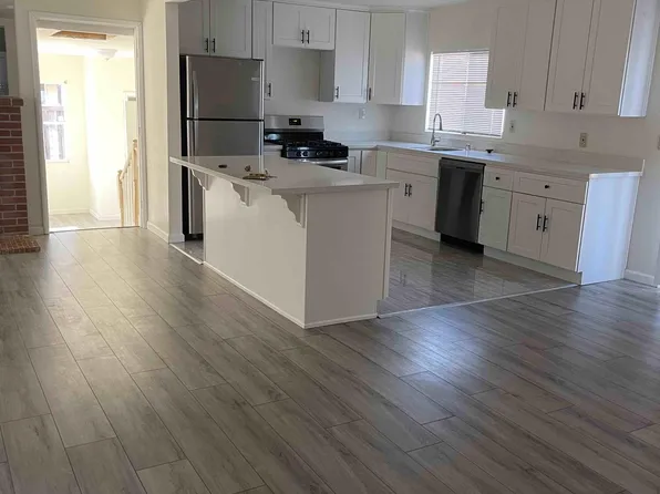 129 Pioneer Ave, Walnut Creek, CA 94597