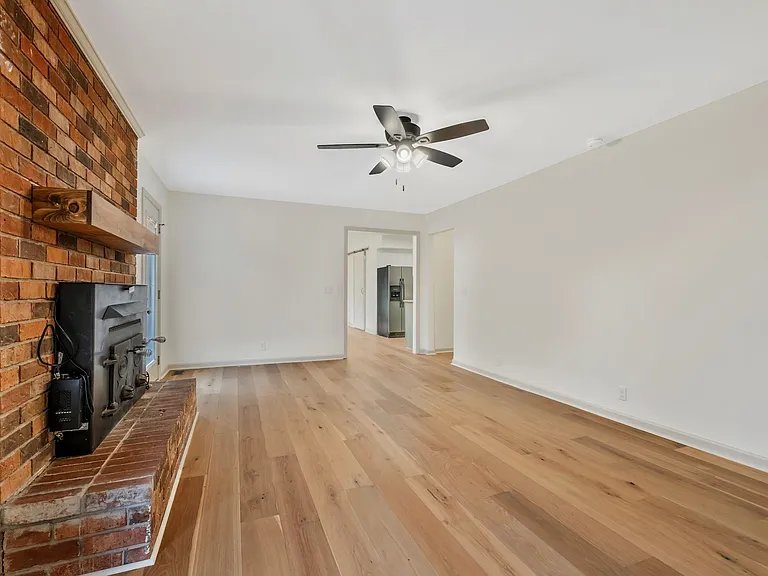 115 Pascal Dr — Photo 18