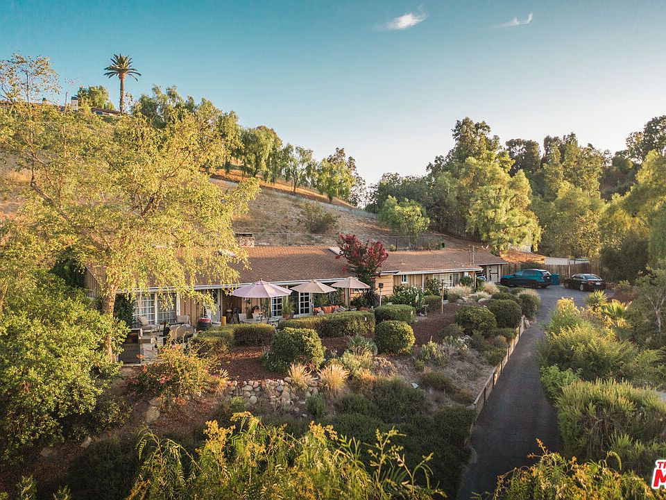 1st image of 4973 Brewster Dr