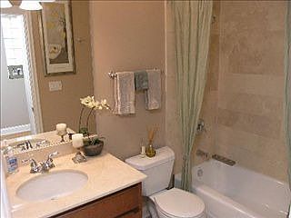 5th image of 1658 W Diversey Ave #3