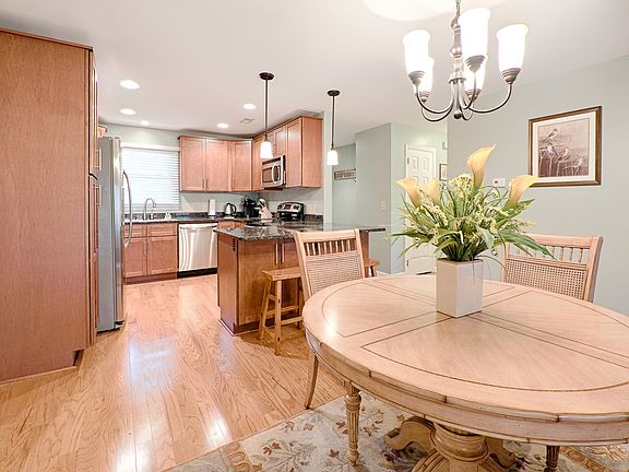 5th image of 9801 Emerald Point Dr Unit 6