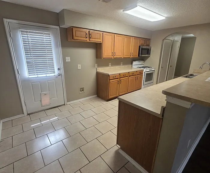707 Devonian Dr — Photo 7