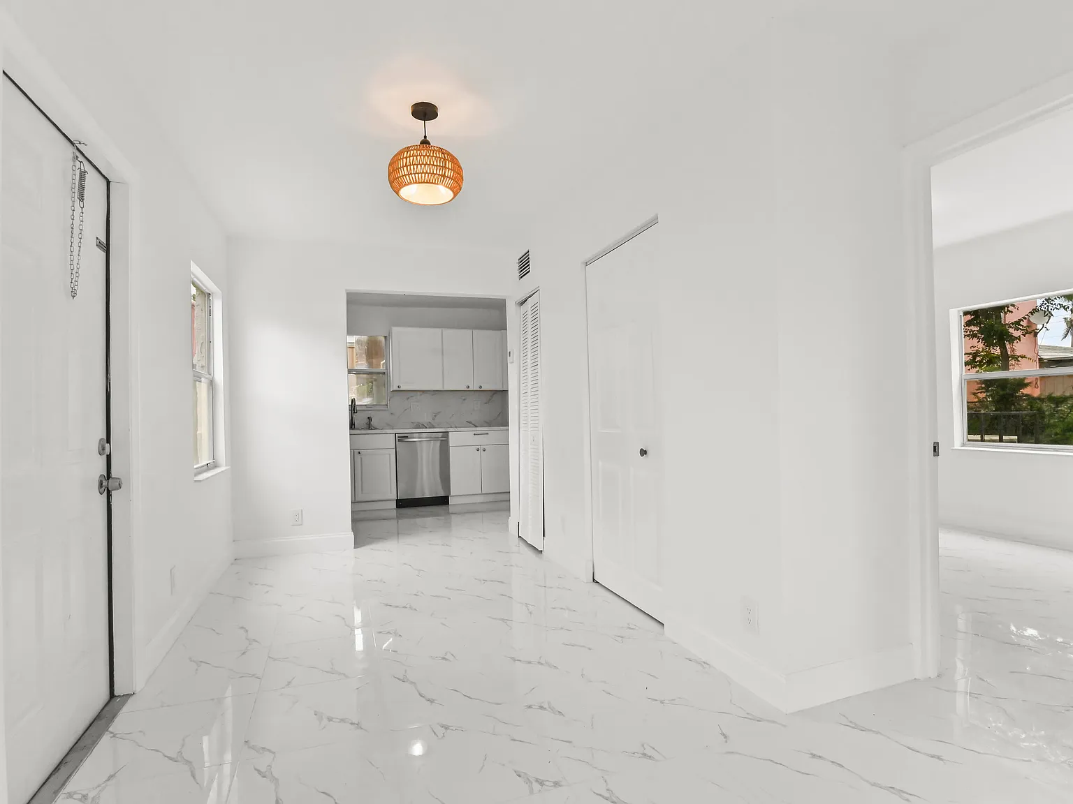 2 bed, 1.0 bath, 710 sqft, $2,150 — Photo 2