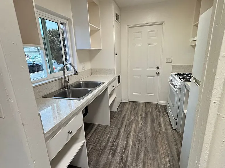 4327 Altadena Ave — Photo 13
