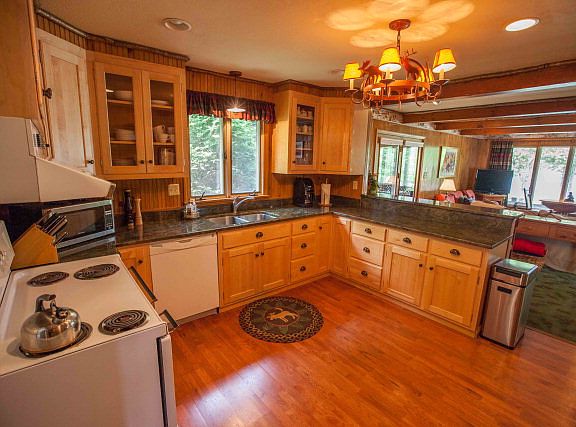 4th image of 400 Mirror Lake Dr