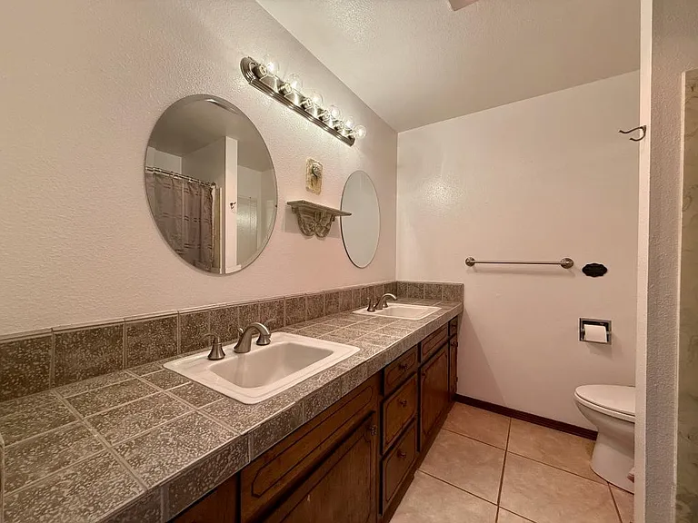 9042 Monument Dr — Photo 17