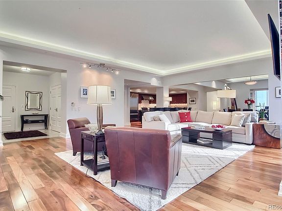 4th image of 1891 Curtis St Unit 1907-L