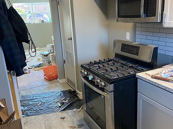 4th image of 907 Georgian Dr APT A