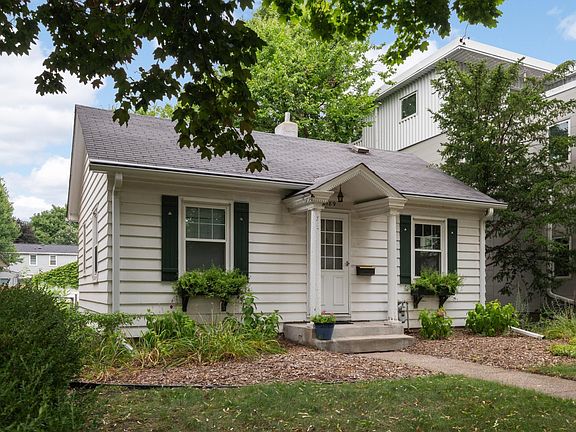 2nd image of 2189 Scheffer Ave