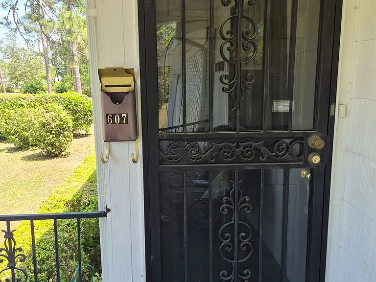 607 Pinetree Rd — Photo 2