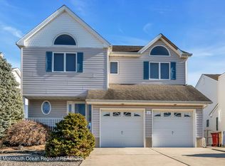 11 Toppinglift Dr, Bayville, NJ 08721