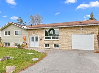 6819 Rocque St #2, Ottawa, ON K1C 1A3