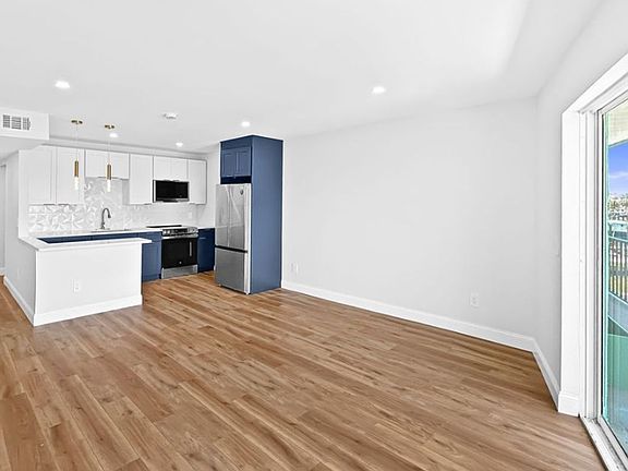 4th image of 503 129th Ave E APT 2