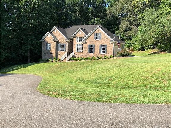 3rd image of 114 Stevens Dr