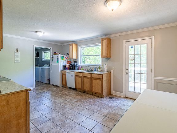 2nd image of 435 Montclair Dr