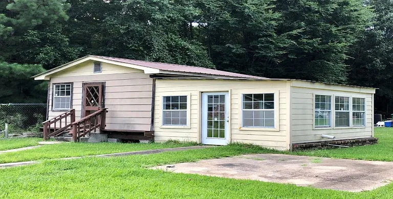 204 Livingston Rd NE — Photo 3