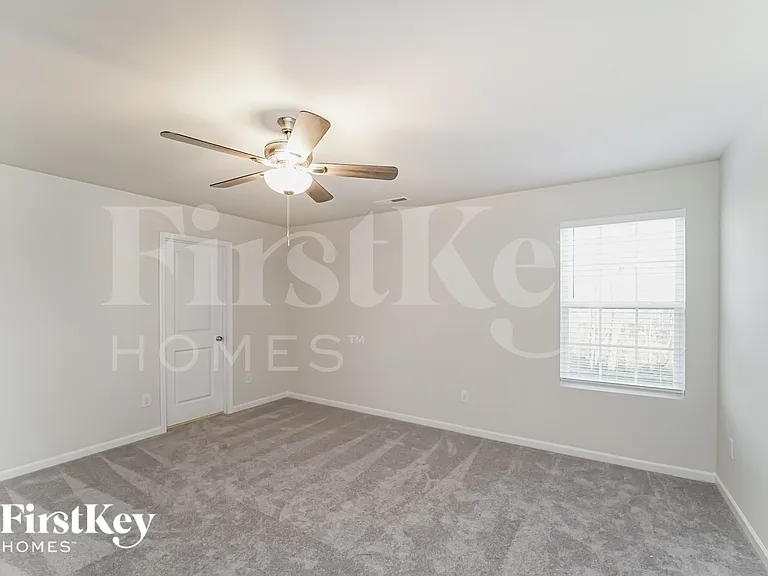 381 Hollingswood Dr — Photo 8