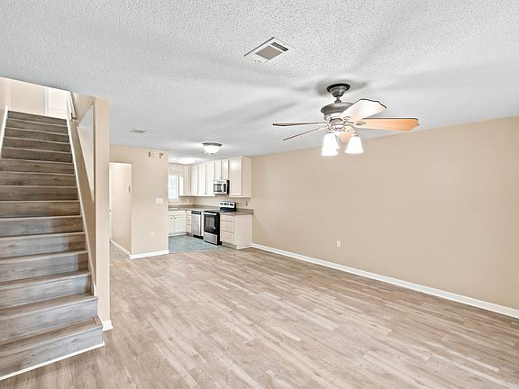 3rd image of 44 Berwick Cir APT 2